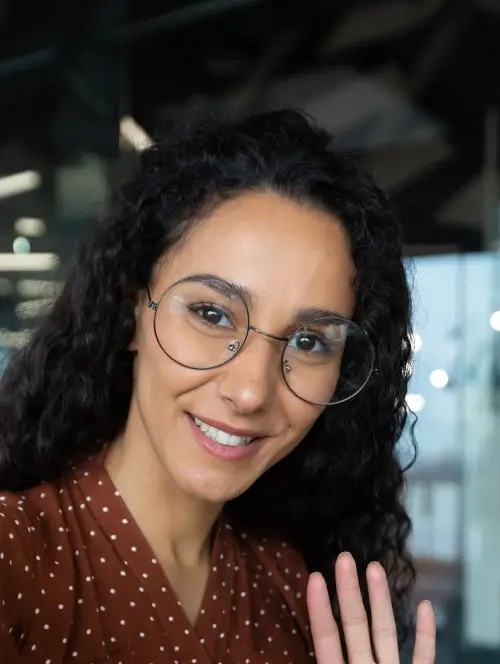 MigiHub interpreter sign language management, a woman with curly hair wearing glasses
